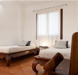 3 bedroom villa with pool and tennis court in Sicily, sleeps 6-8